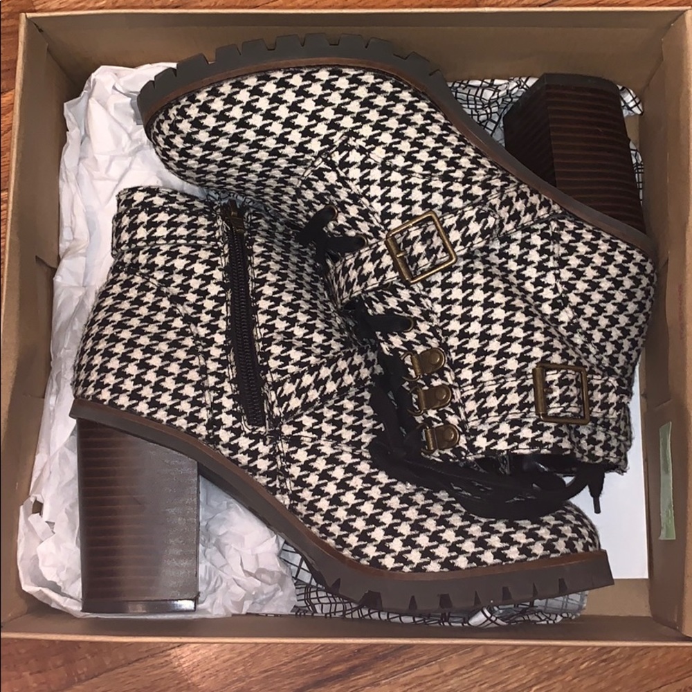 Dolce Vita DV8 houndstooth booties